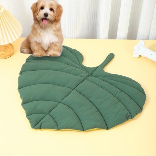 Leaf Shaped Pet Mat, Double-Sided Available Leaves Blanket for Cat Dog, Warm Washable Pet Sleeping Pad, Enlarged and Thickened Cat Leaf Beds, Soft Pet Floor Mattress for Fall Winter, 24.8×26inch